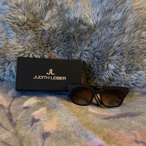 Judith Lieber sunglasses with case💕💕 NWT